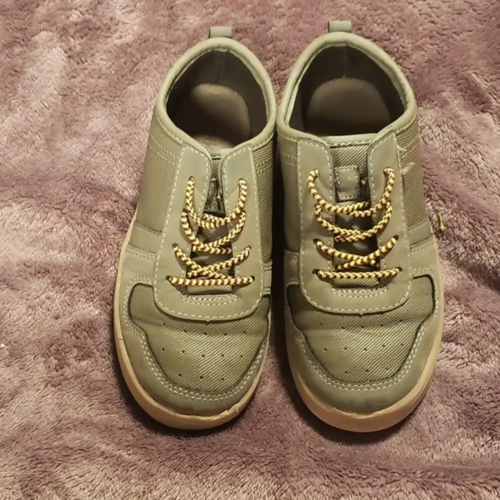 Boys OshKosh‎ shoes